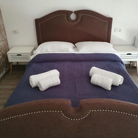 Hill House Hotel โดรเบตา-ตูร์นู เซเวริน ภายนอก รูปภาพ